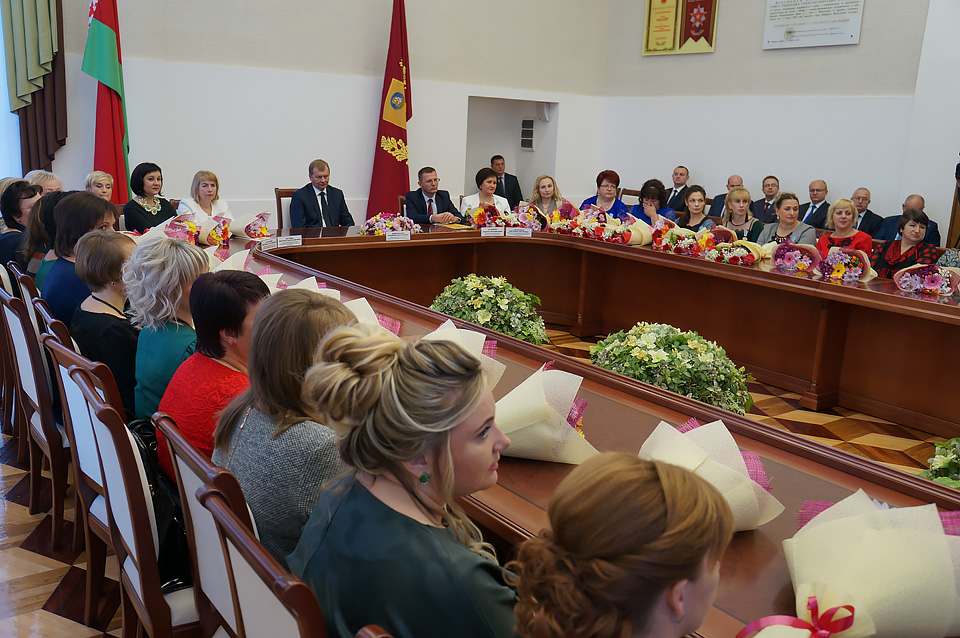 30 матерей Приднепровского края приняли участие в торжественном приеме губернатора