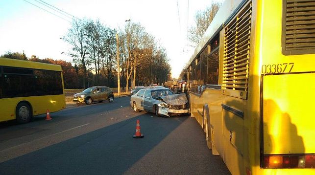 ДТП в Минске с участием трех машин и автобуса: есть пострадавшие