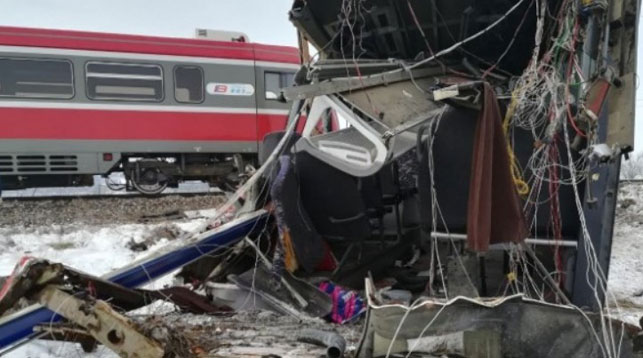 Число погибших в столкновении поезда с автобусом в Сербии возросло до пяти