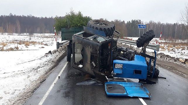 В Малоритском районе из-за ДТП с грузовиком погиб тракторист, перевозивший новогодние ели