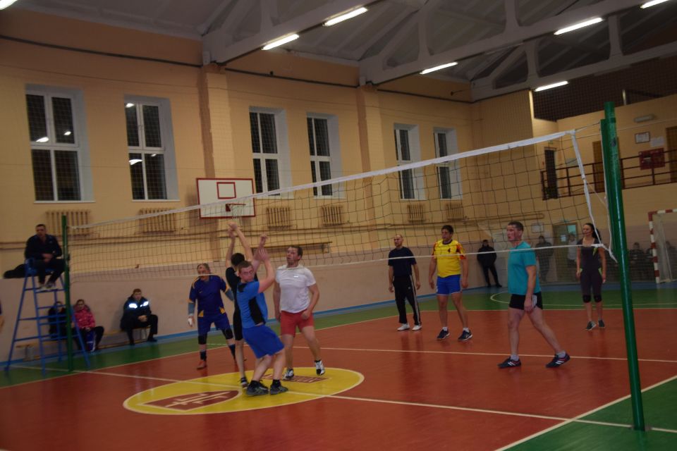 Районные соревнования по футболу и волейболу проходят в Хотимске