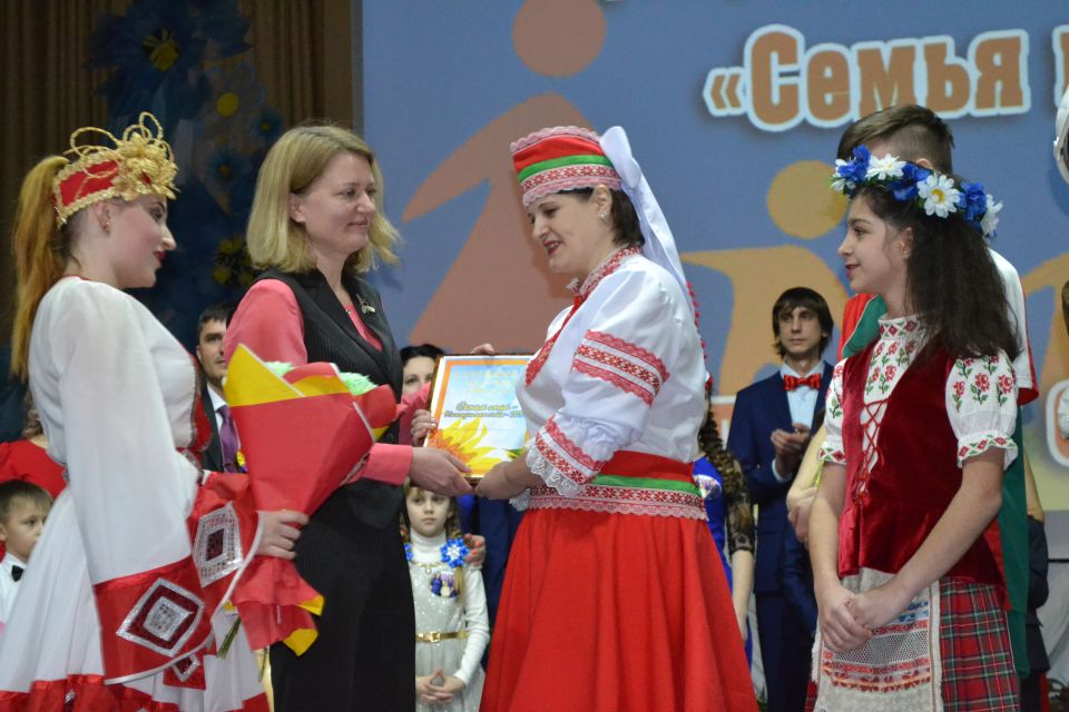Семья Кузьменковых представила Хотимщину на отборочном туре республиканского конкурса «Многодетная семья-2019»