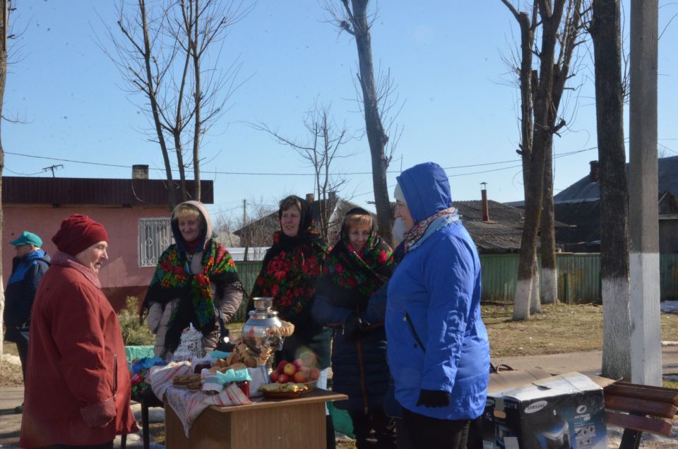 Хотимчане проводили зиму песнями и масленичными блинами