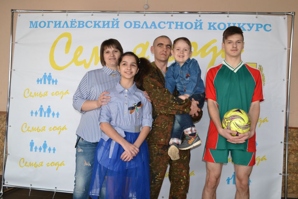 Семья Кузьменковых представила Хотимщину на отборочном туре республиканского конкурса «Многодетная семья-2019»