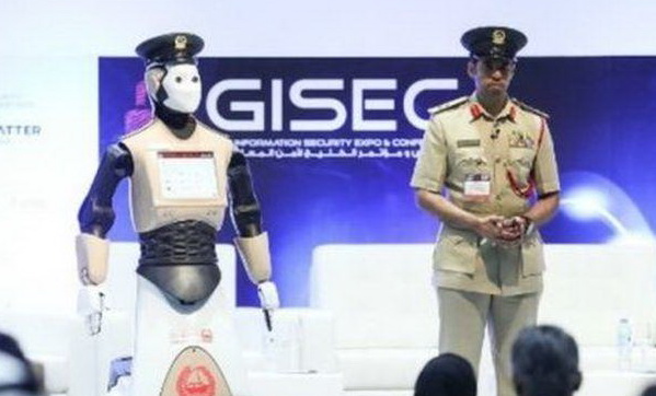Первый в мире робот-полицейский в Дубае