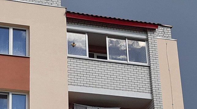 Мужчина в Березе получил тяжелые травмы от падения с балкона 5 этажа
