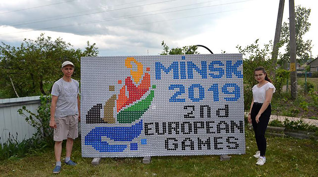 Житель Докшицкого района собрал из пластиковых крышек логотип Европейских игр