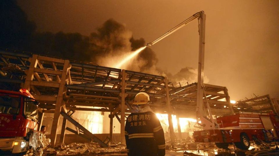 Шесть человек погибли при взрыве на заводе в Китае