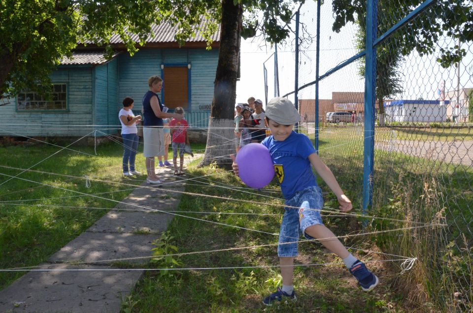 Ребятам в летнем лагере «Солнышко» некогда скучать