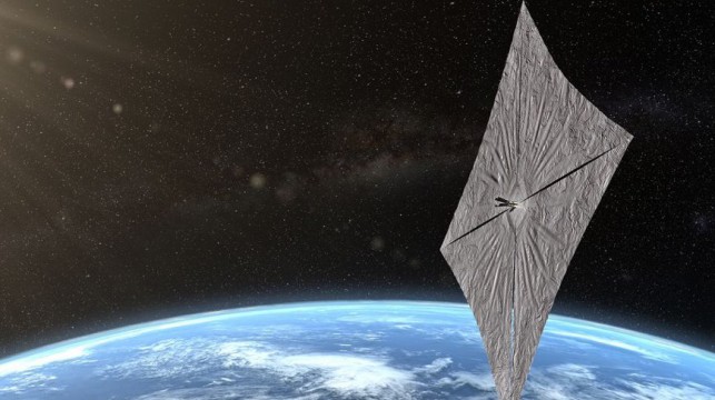 Космический корабль с солнечным парусом тестируют на орбите Земли
