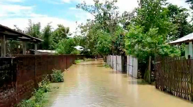 В зоне наводнения в Индии находится около 13 тыс. человек