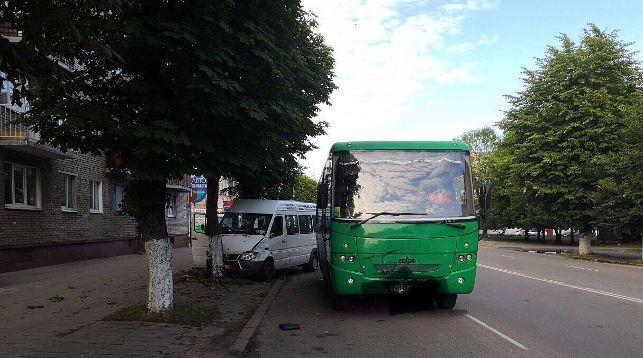 В УВД Брестского облисполкома рассказали подробности ДТП с маршруткой в Барановичах