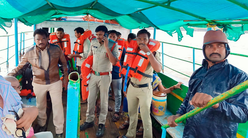 В Индии опрокинулась лодка с туристами, погибли 11 человек