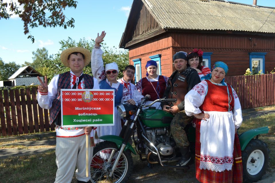 Над нами  хохотали Автюки…