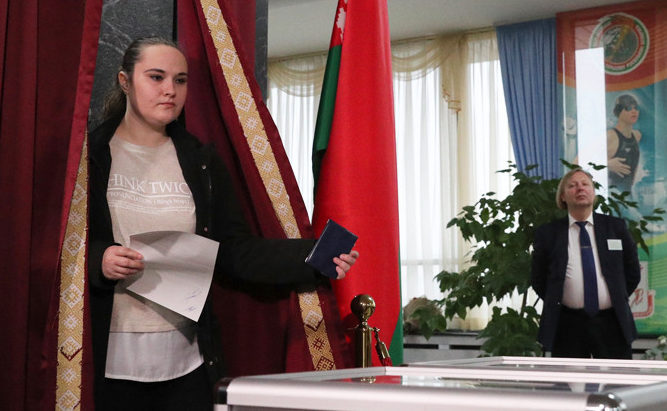 Явка избирателей на выборах в Беларуси на 14.00 составила 55,47%