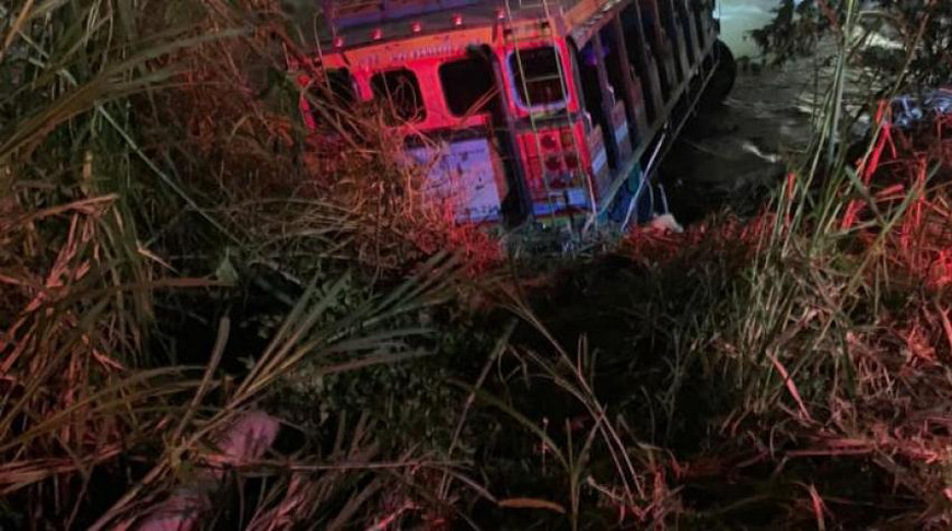 В Колумбии автобус упал в реку – пострадали 10 человек