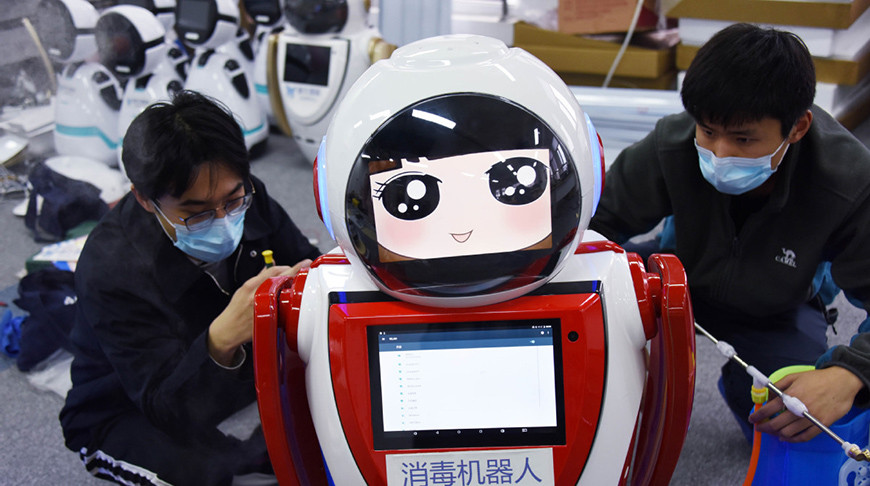 ФОТОФАКТ: В Китае для борьбы с коронавирусом начали применять роботов