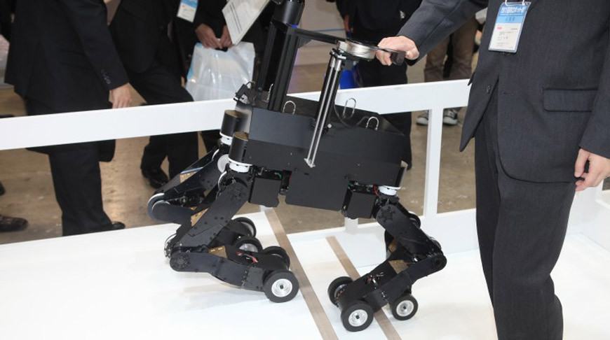В Японии опробовали робота-поводыря для слепых людей