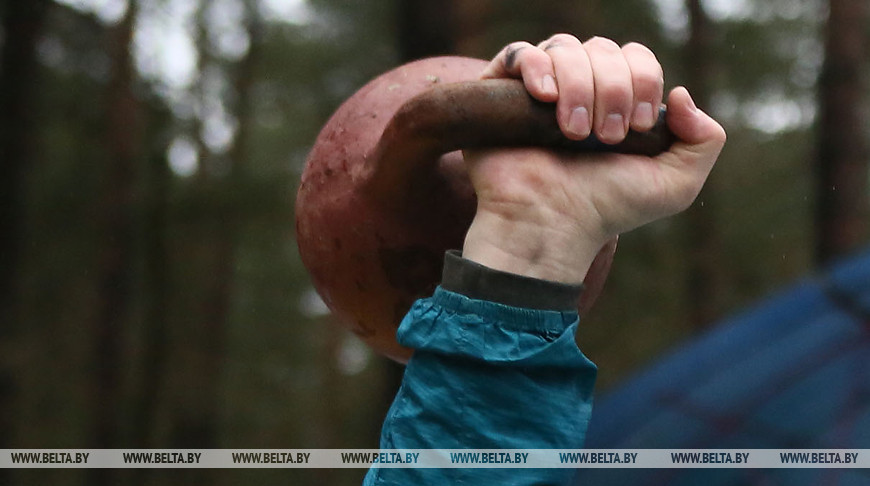 Четыре тонны за пять минут: уроженец Щучина установил мировой рекорд в поднятии гири