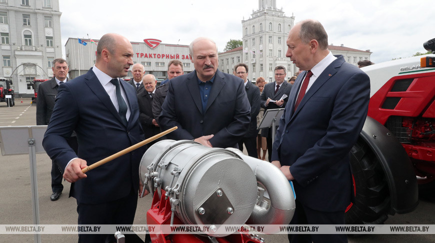 Лукашенко о работе предприятий: на богатом Западе уже дикая безработица, слава богу, что мы этого избежали