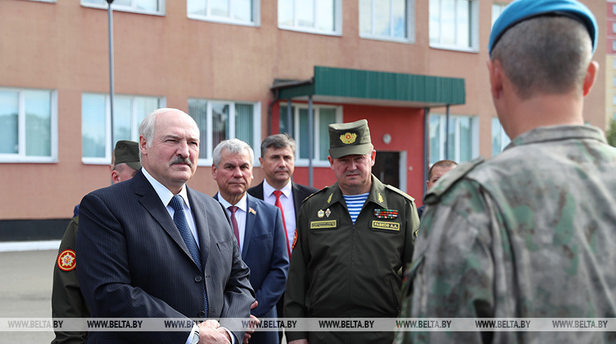 “Никто извне нападать не будет” – Лукашенко провел параллели с попытками раскачать ситуацию в Беларуси в 2010 году и сейчас