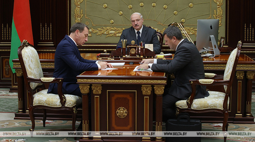 О зарплатах, пенсиях и внешнем долге – Лукашенко принял с докладом первого вице-премьера и министра финансов