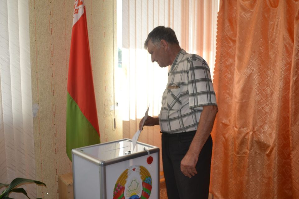 Голосование на Калининском участке № 2 проходит в доброжелательной обстановке