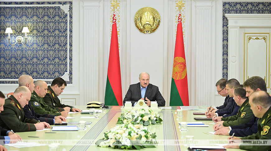 Ситуация на западной границе и общественно-политическая обстановка обсуждены на совещании у Лукашенко