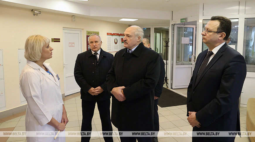 Лукашенко прилетел в Витебск изучить ситуацию с коронавирусом