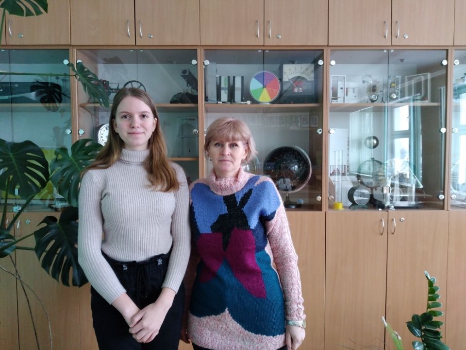 Учащаяся СШ №1 Анна Сильченко стала призером областной олимпиады по физике.
