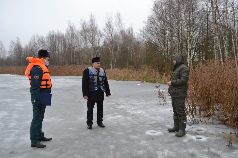 Сотрудники ОСВОД и МЧС провели разъяснительную беседу  с любителями зимней рыбалки
