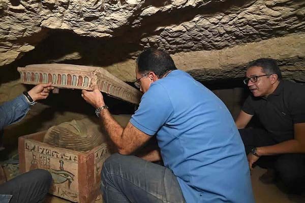 В Египте обнаружен огромный тайник неоткрытых саркофагов