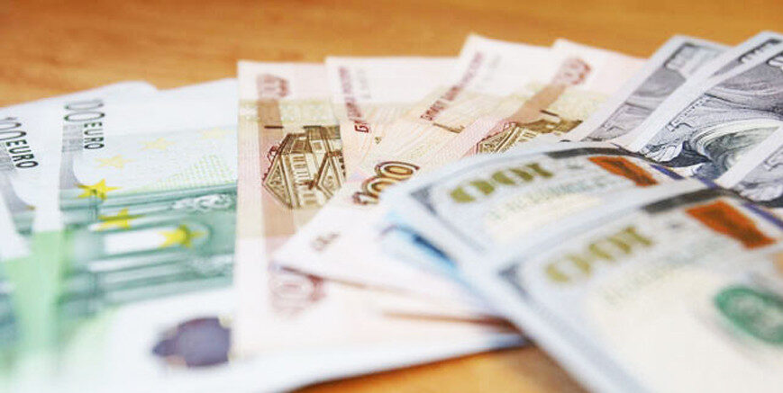 Белорусский рубль на торгах 3 февраля ослаб к трем основным валютам