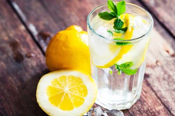 Об эффективности утреннего употребления воды с лимоном