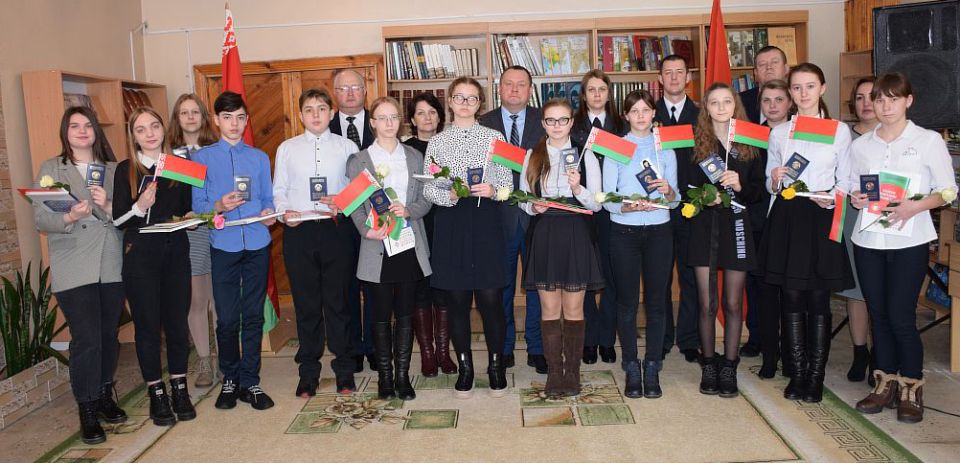 15 марта, в День Конституции, в Хотимской центральной библиотеке состоялось торжественное вручение паспортов