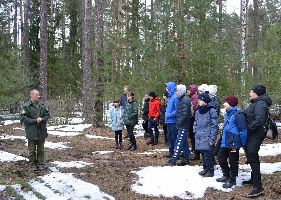 Ученики СШ №1 посетили лесопитомник в деревне Варваровка и ознакомились с технологией выращивания деревьев
