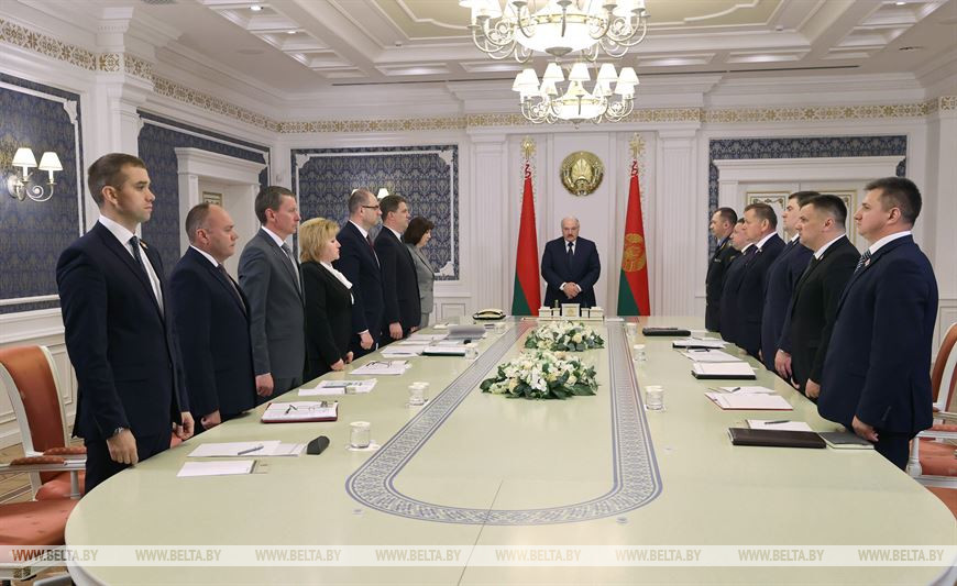 “Это действительно совершившие подвиг люди” – Лукашенко о погибших в Барановичах летчиках