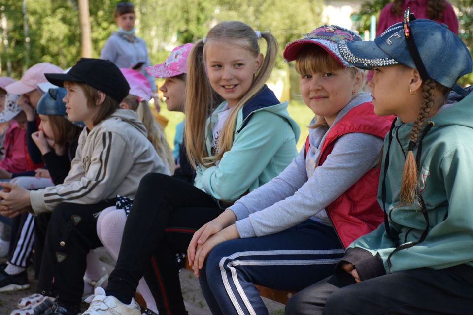 В детском оздоровительном лагере «Родничок», который работает на базе ЦТДиМ г.п. Хотимска, состоялось открытие лагерной смены