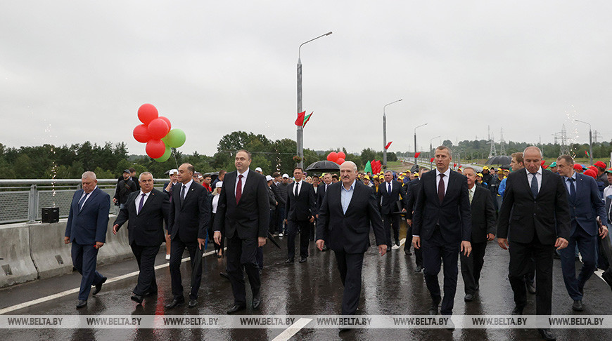 “Уже святое для гродненцев место” – Лукашенко открыл в Гродно новый мост через Неман