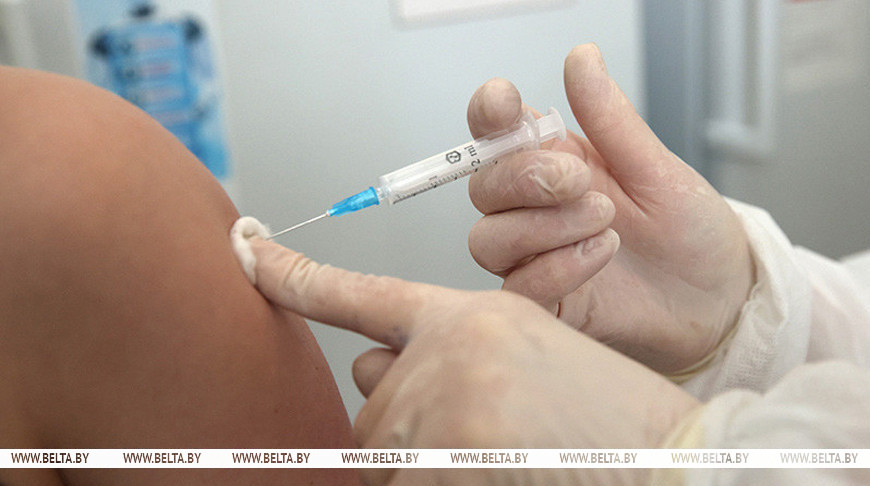 Лукашенко: принудительной вакцинации от COVID-19 в Беларуси быть не должно
