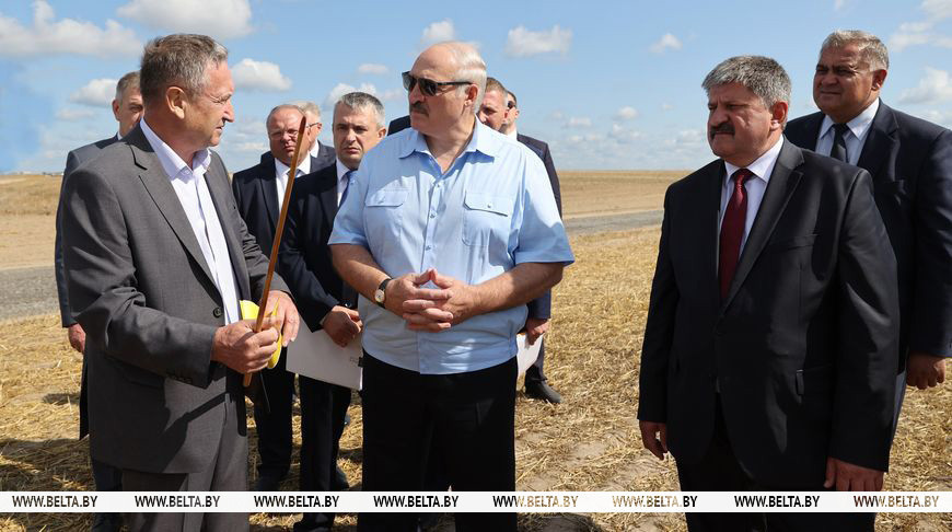 “Людям нужна достойная работа” – Лукашенко ориентирует на развитие производств в “деревнях будущего”