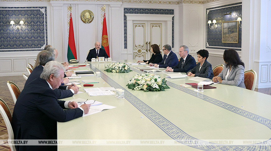 Лукашенко: Беларусь должна остаться президентской республикой, но власть должна быть сбалансированной