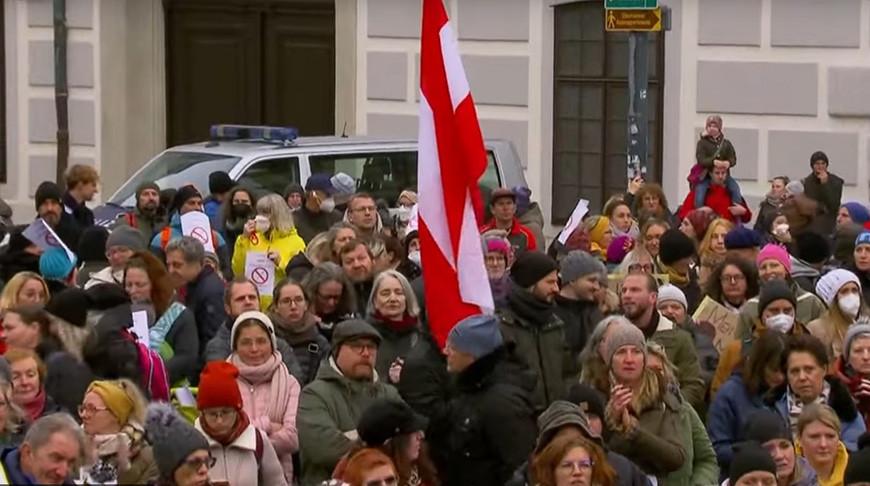Локдаун для непривитых вводят в Австрии