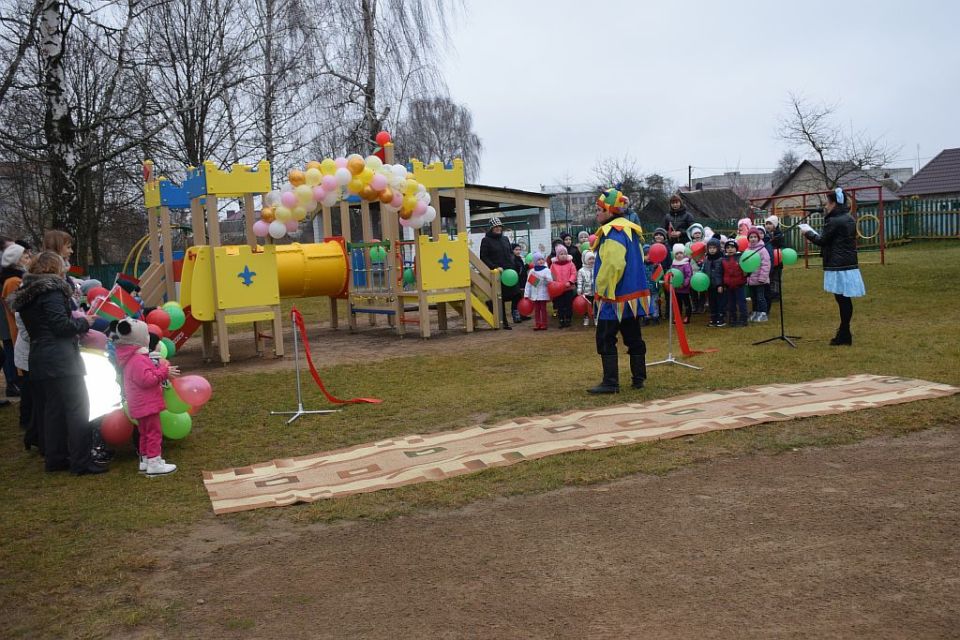 В Хотимске состоялось открытие детской площадки