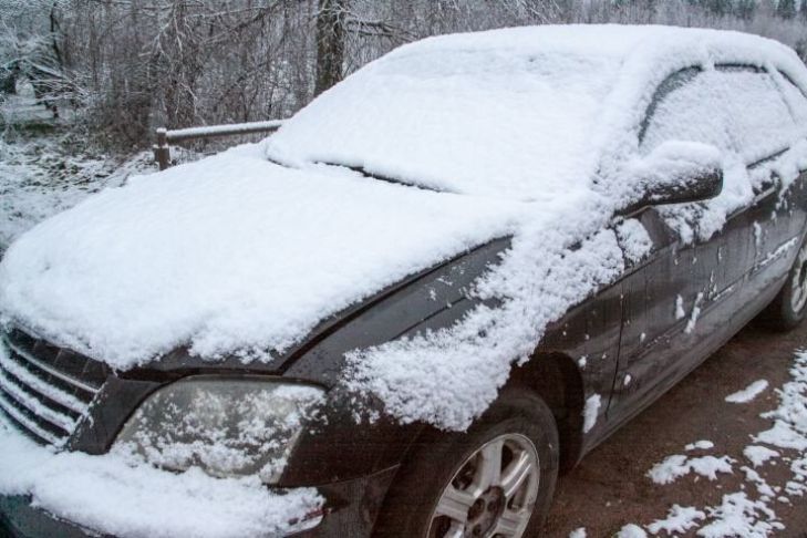 Чего нельзя делать при запуске машины зимой: многие водители действуют неправильно
