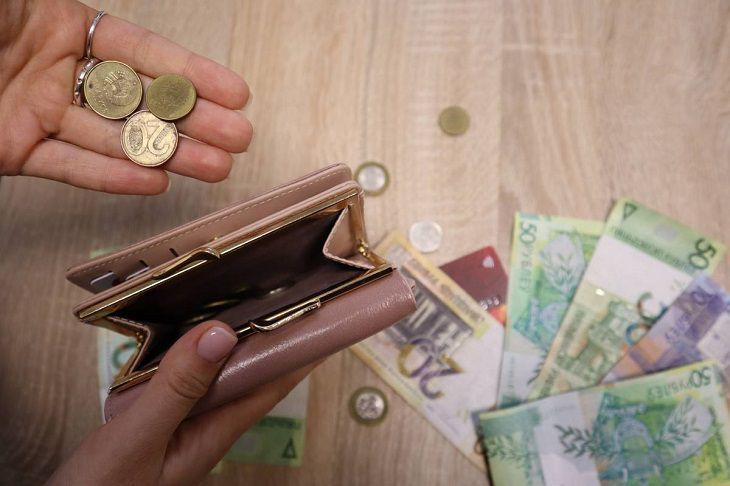В Беларуси некоторым бюджетникам повысят зарплаты