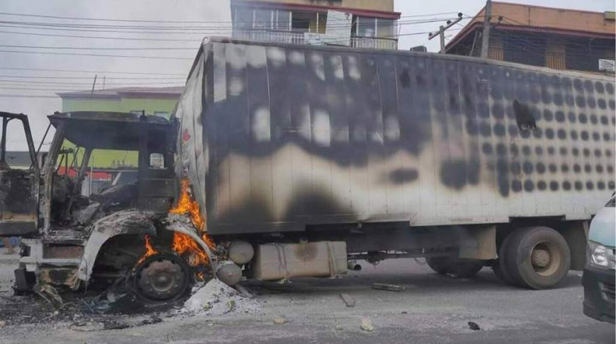 В Нигерии грузовик насмерть сбил 17 школьников