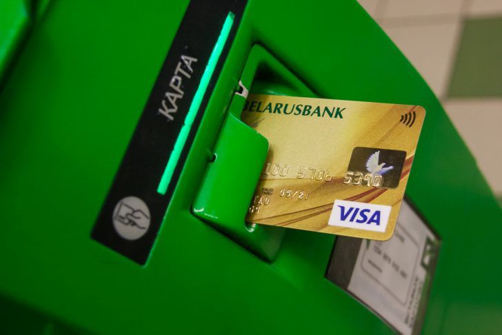 Белорусов предупредили: могут быть проблемы с банковскими картами