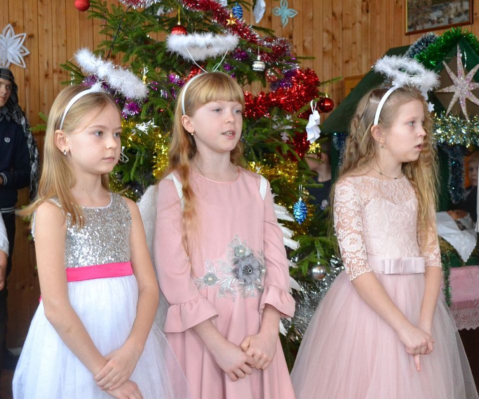 Рождественскую сказку хотимчанам подарили воспитанники воскресной школы
