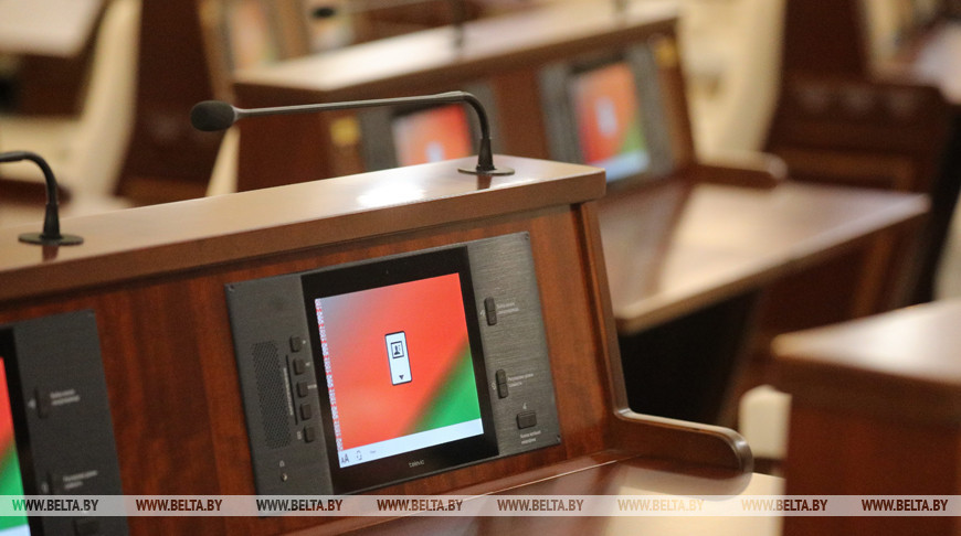 Депутаты приняли в двух чтениях законопроект о платежных системах и услугах